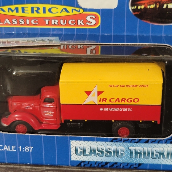 IMEX Model Co. American Classic Trucks Air Cargo Truck 1:87 Scale Toy NEW - Picture 2 of 7